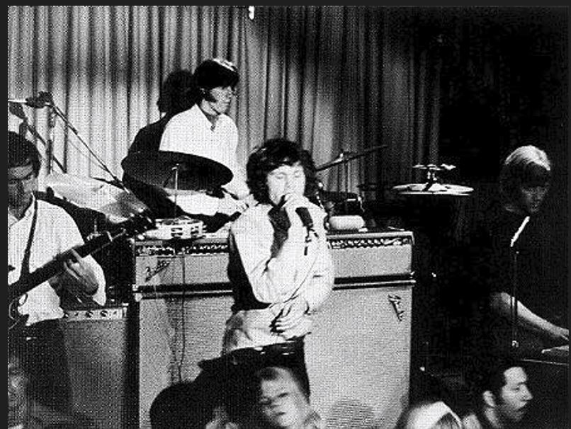 https://i.postimg.cc/cHn4bwLt/the-doors-live-1.jpg