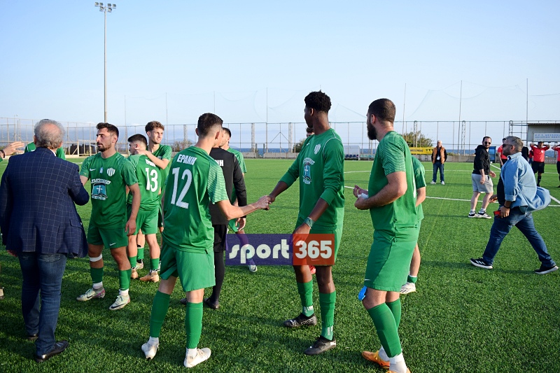 , &Tau;&omicron; &phi;&omega;&tau;&omicron;&rho;&epsilon;&pi;&omicron;&rho;&tau;ά&zeta; &tau;&omicron;&upsilon; &tau;&epsilon;&lambda;&iota;&kappa;&omicron;ύ &Epsilon;&rho;ά&nu;&eta;-&Pi;&alpha;&nu;&theta;&omicron;&upsilon;&rho;&iota;&alpha;&kappa;ό&sigmaf; (&phi;&omega;&tau;&omicron;)