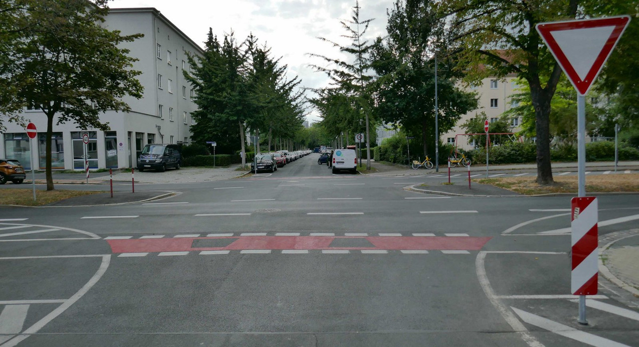 Bild: https://i.postimg.cc/cHncPsB4/P1220135.jpg