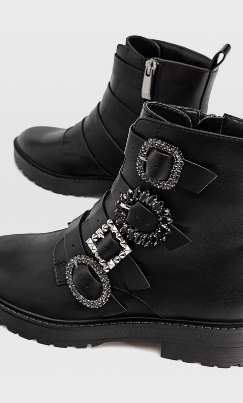 Stradivarius čizmice sa šnalicama