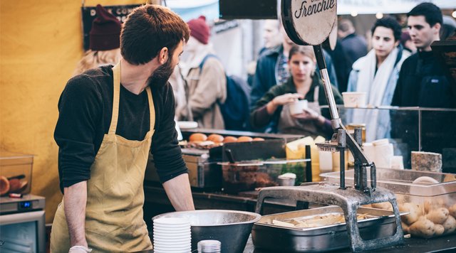 restaurant-growth-hacking-ideas.jpg
