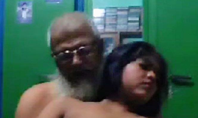 Old uncle fucking romance with beautiful girl rubbing her boobs