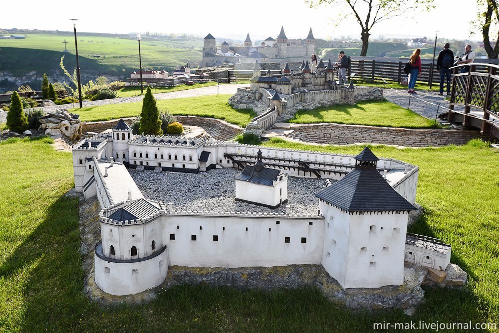 Musée de la miniature à Kamianets-Podilskyi Miniatures-museum-castles-kamianets-podilskyi-ukraine-19