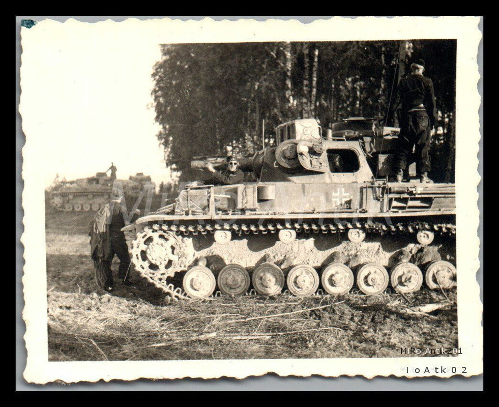 Foto, WK2, Russlandfeldzug, Blick auf Panzer IV mit kurzer Kanone, L10L