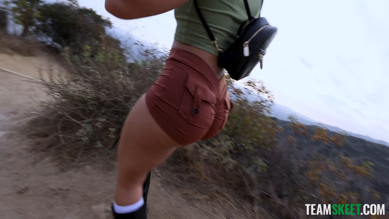 Willow Ryder - Bubble Butts In the Great Outdoors Willow Fucks a Stranger - TEAMSKEET.mp4.0009