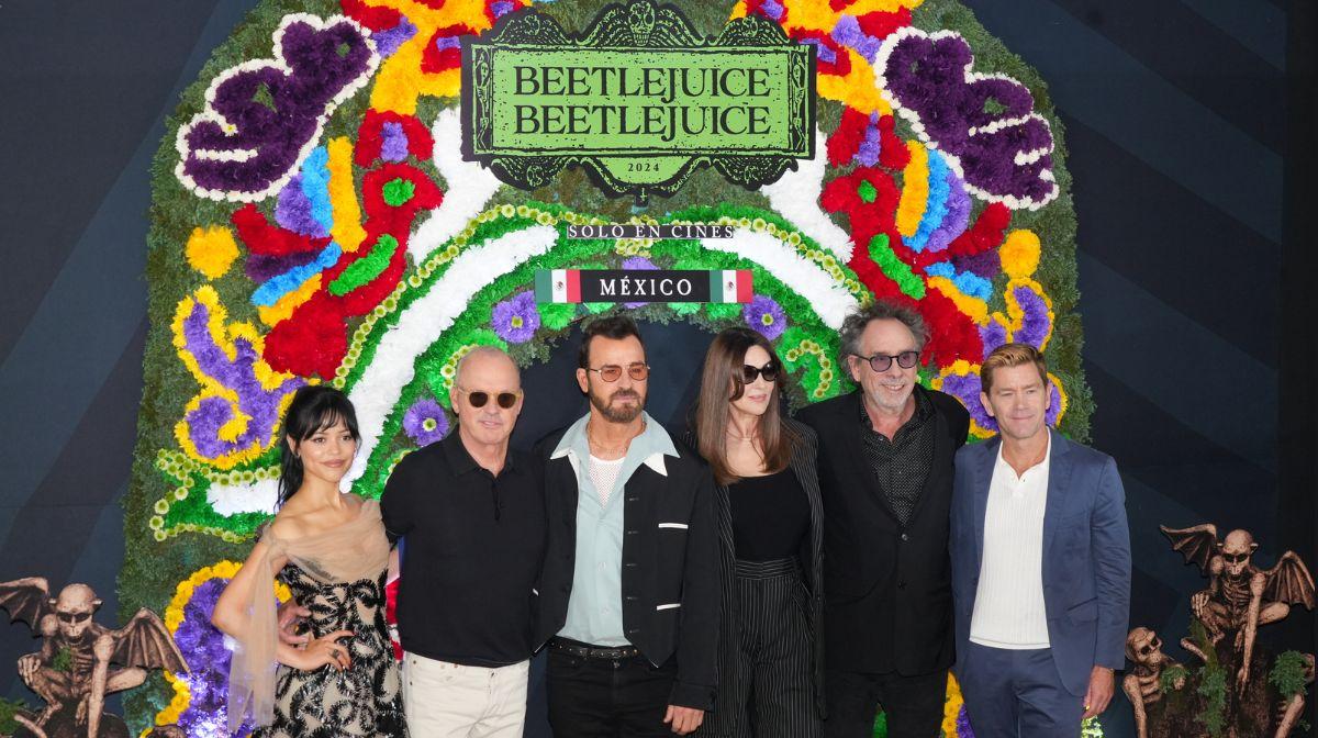 Tim Burton Monica Bellucci e cast del film "Beetlejuice Beetlejuice"