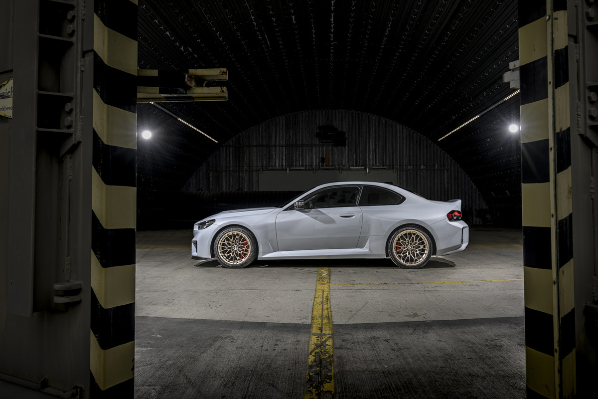 P90600868_highRes_the-new-bmw-m2-cs