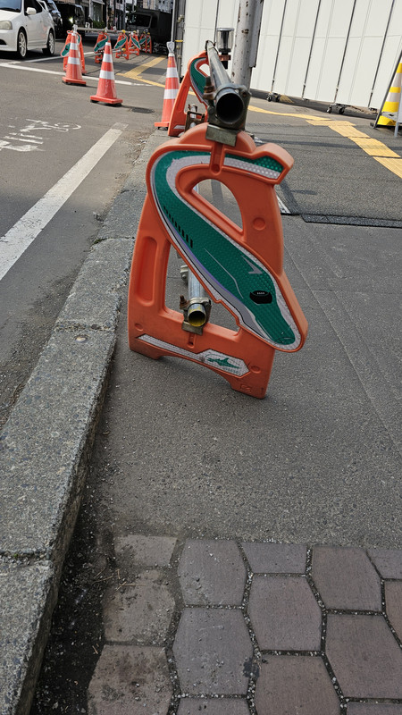 札幌JR站周邊整修，連警示牌都是特製的
