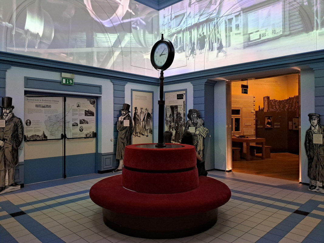 Varsovia 2024 la ciudad Fénix que resurgió de sus cenizas. - Blogs of Poland - Dia 2-Museo del alzamiento, museo Polin y gueto judío (25)