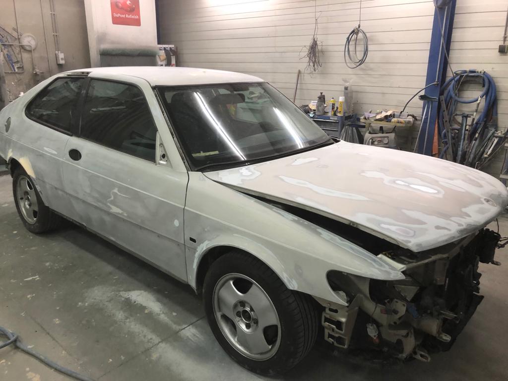 Auto geschuurd en bijgewerkt
