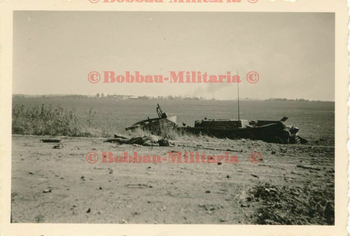 Foto Péronne zerstörter Wehrmacht Panzer .PD Spuren des Krieges 5.6.1940
