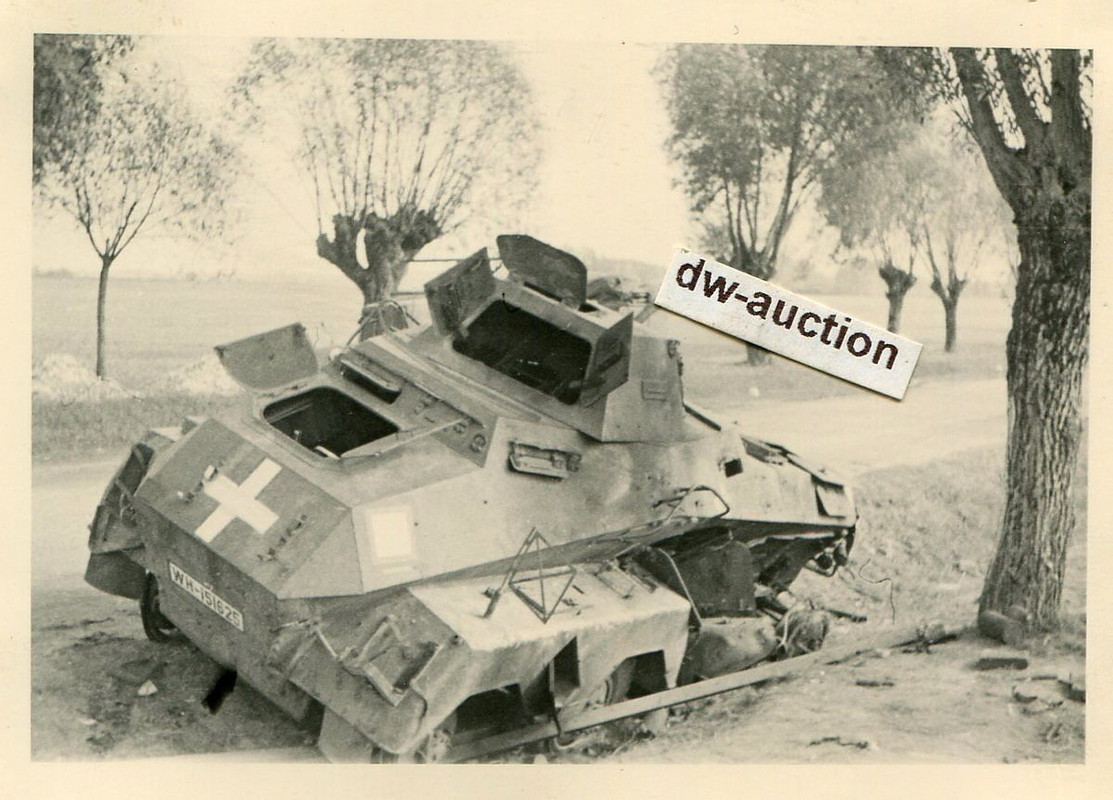 Polen , zerstörter Panzer Spähwagen von Pz. AA 2