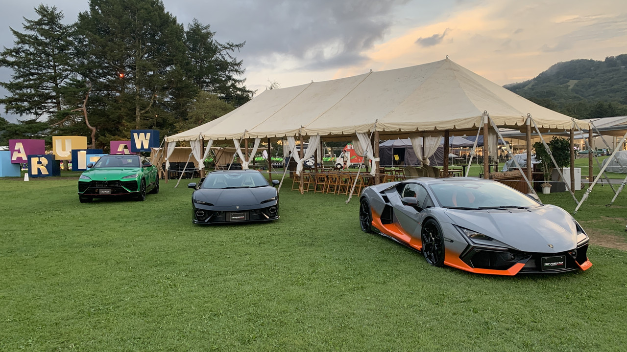 A Lamborghini at Karuizawa Outlet! 🏎️✨
軽井沢のアウトレットにランボルギーニが来た！🏎️✨