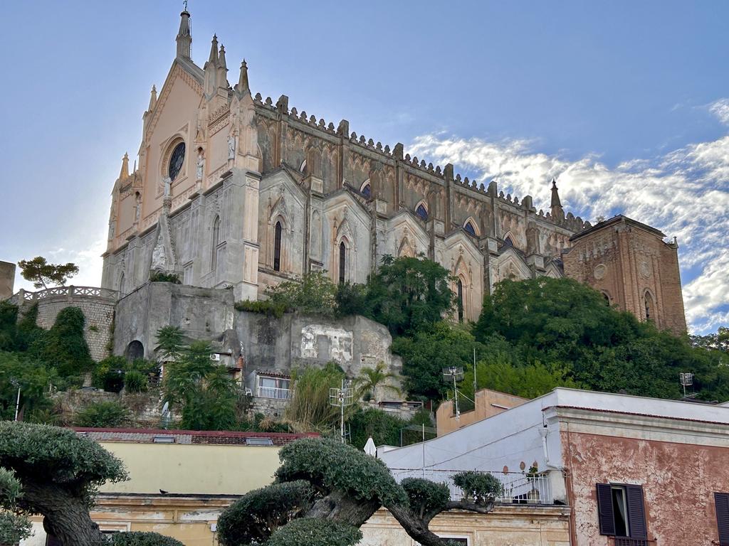 Жаркий сентябрь на побережье Тирренского моря.
