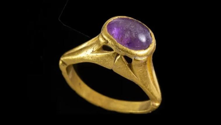 Este anillo de oro podría usarse para evitar la cruda