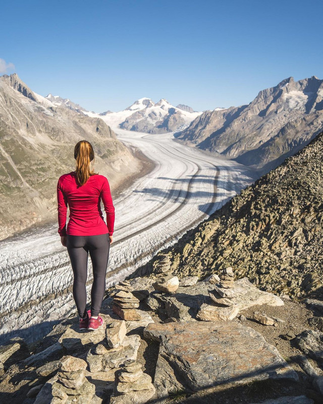 legins-w-a-view-@_resiii_-the Stoneman Glaciara with this amazing view over Aletschgletscher - the g