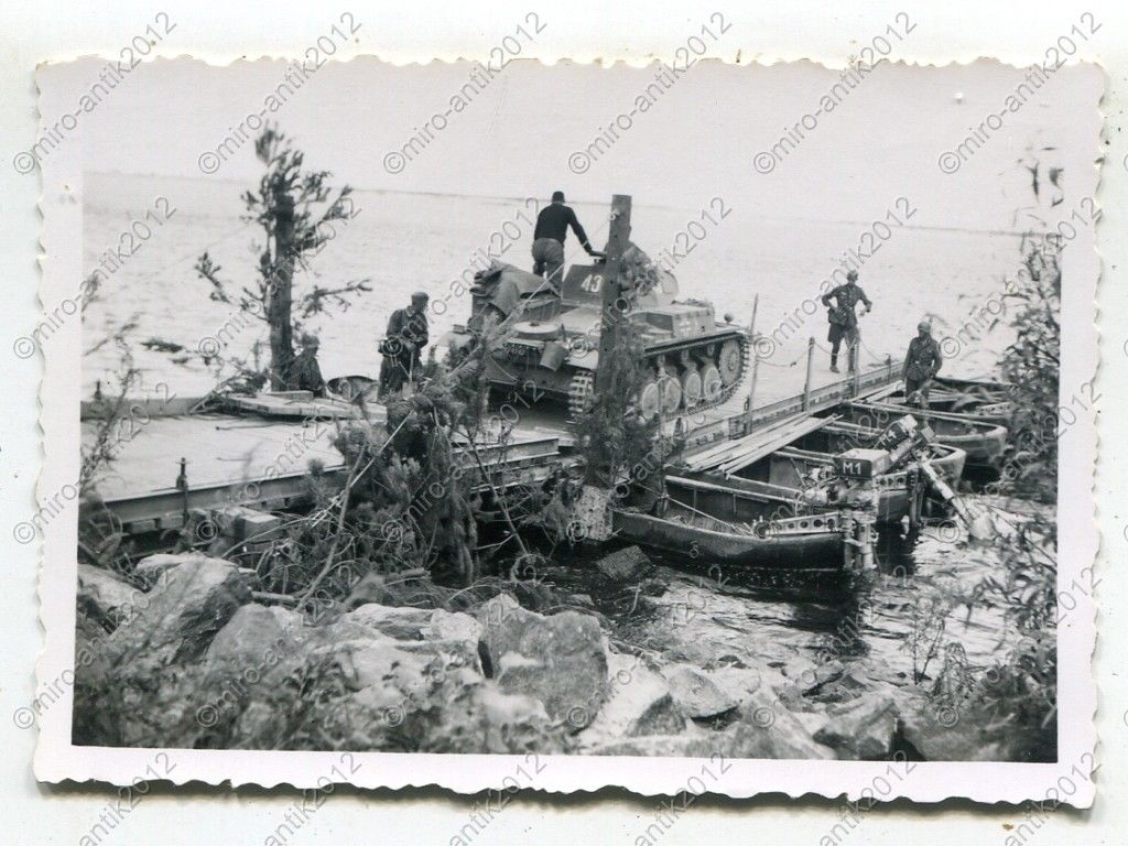 Foto, Wehrmacht, Panzer II auf einer Fähre über den Dnepr, Russland