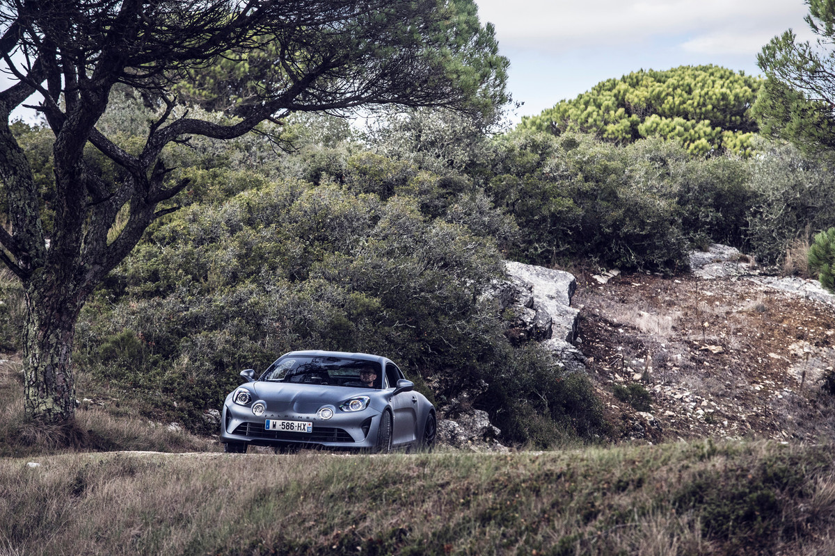 21234964_2019_-_ALPINE_A110S_tests_drive_in_Portugal
