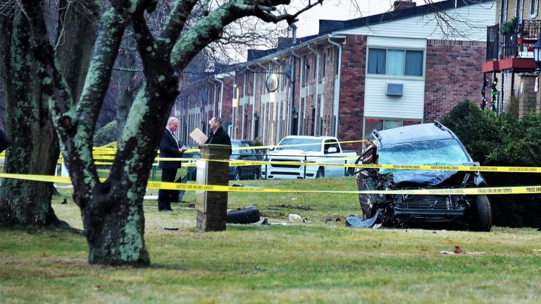 1 dead, 1 injured in Islip crash