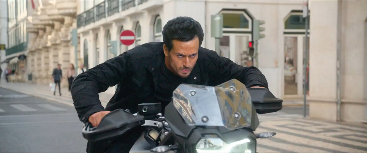 War 2019 BluRay [Hindi + Tamil + Telugu] 480p 720p 1080p ESub Screenshot