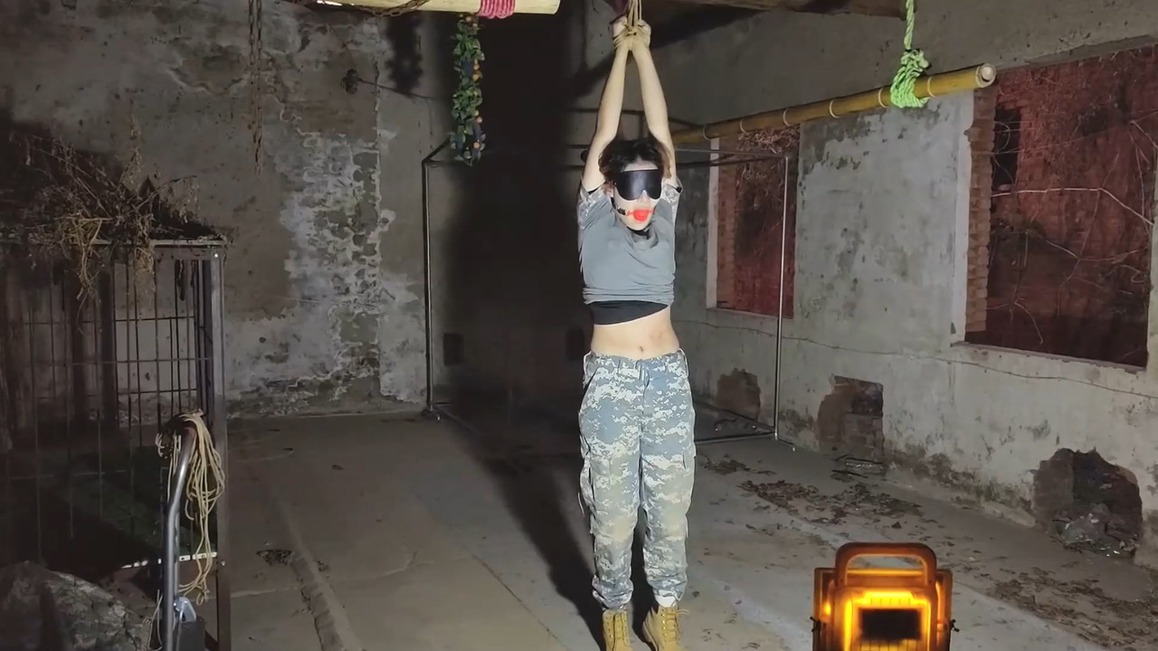 一绳所爱 神秘女特工逃亡受难.mp4_20231128_185336.088