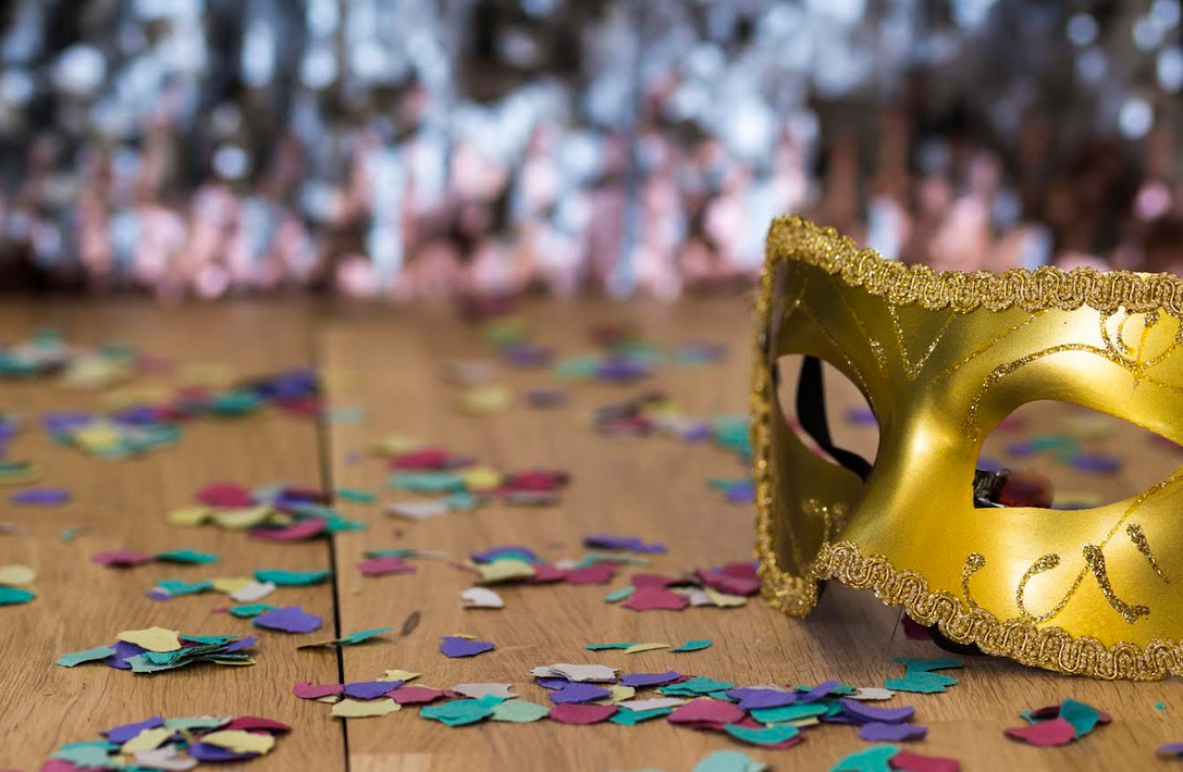 ΑΠΟΚΡΙΑΤΙΚΑ ΕΡΓΑΣΤΗΡΙΑ ΓΙΑ ΜΙΚΡΟΥΣ ΚΑΙ ΜΕΓΑΛΟΥΣ ΣΤΗ ΧΙΟ