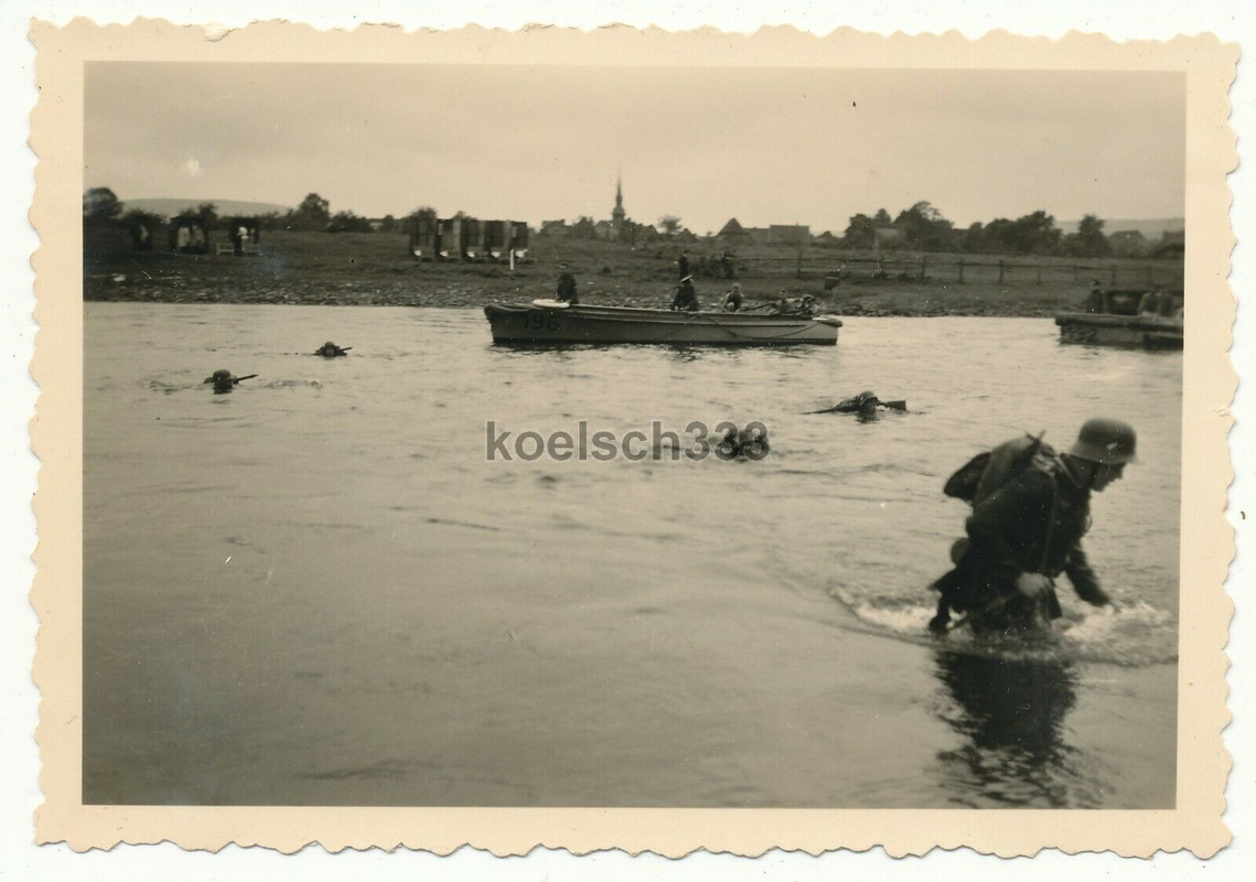 11 Fotos Pionier Batl. 19 Holzminden Weser Ponton Fähre LKW Gefechtswagen6