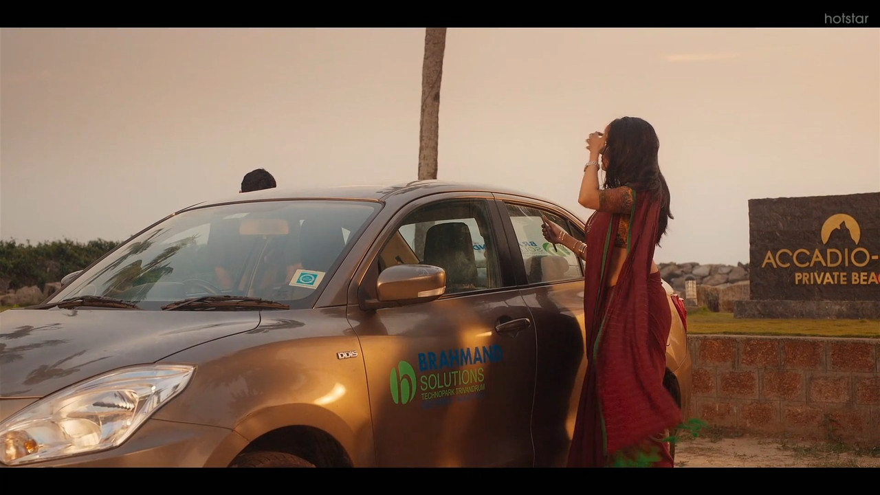 Hannah Reji Koshy  Hot navel show from Theerpu.mkv_snapshot_00.04.981