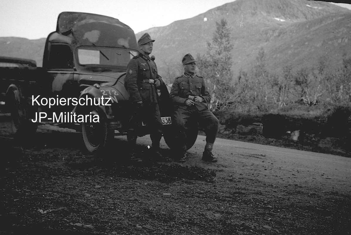 Foto Wehrmacht GEBIRGSJÄGER mit Fahrzeug Lastwag
