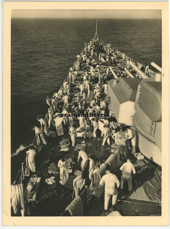Orig. Foto schwere Kreuzer Prinz Eugen Matrosen beim Geschütz - Schiff Ostsee (1)