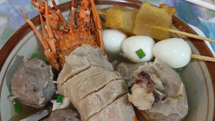 Bakso De Stadion, tempat makan siang enak di Batu.