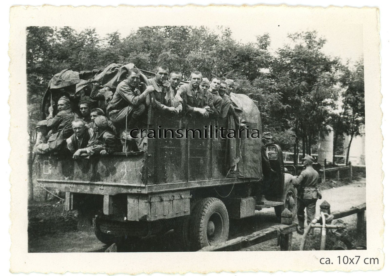 Orig Foto russische Gefangene auf Lkw mit 197 ID Wappen in Russland Ukraine