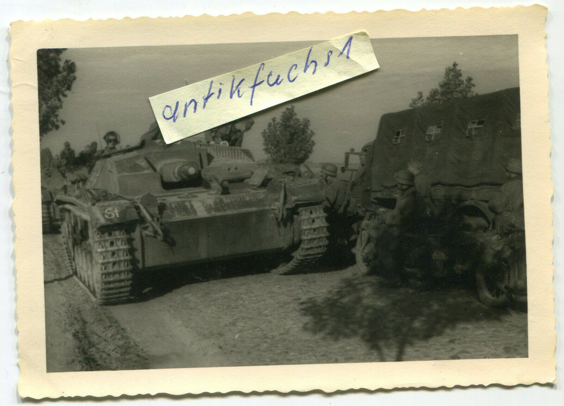 Panzer vom Typ Sturmgeschütz mit Kennung St an der Ostfront