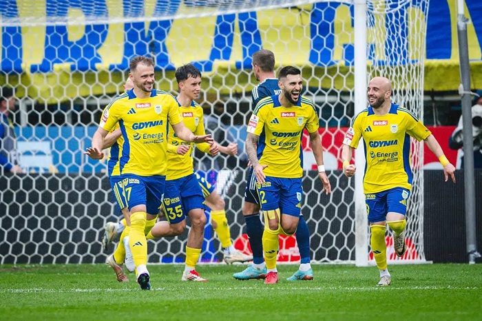 Arka Gdynia vs Radomiak Radom, 01h30 ngày 26/07