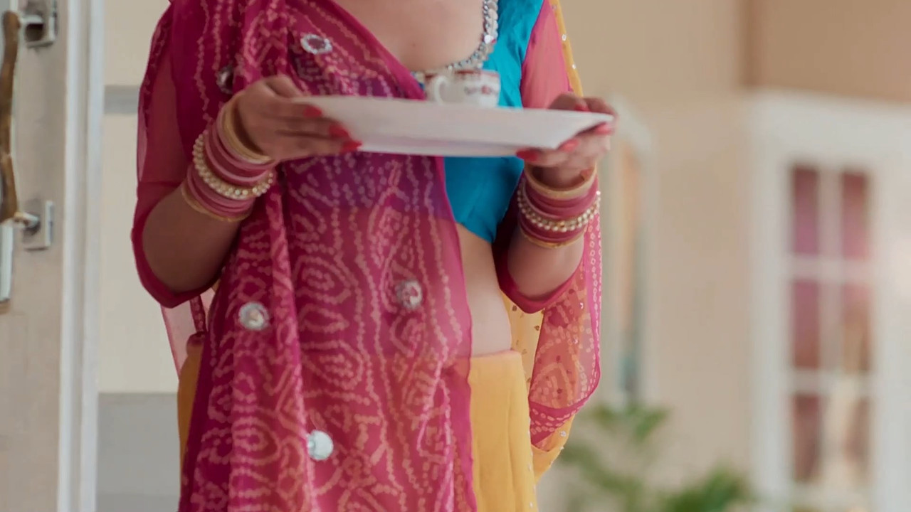 Homely Wife Navel and hot scnes-savdhaan india.mkv_snapshot_00.03.085