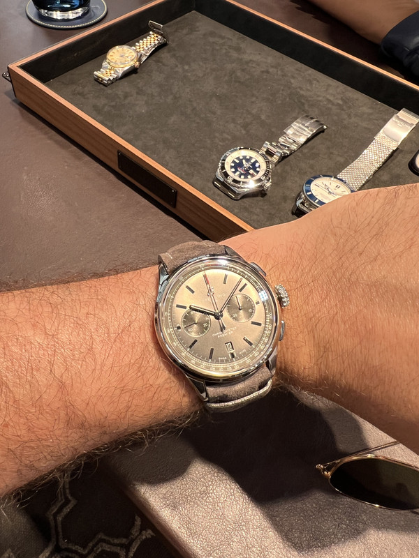 AEE51FEA-3773-40B4-914F-7FE7D02A92CB