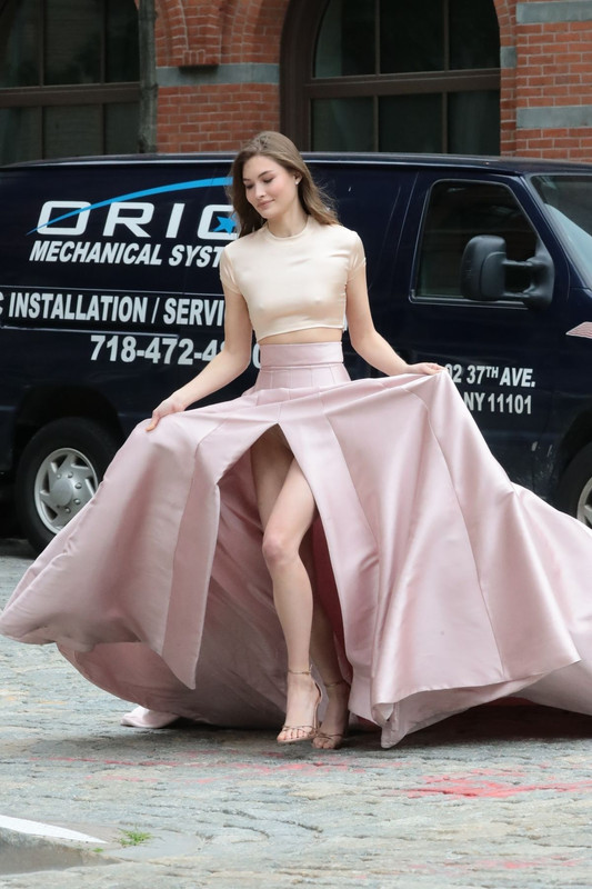 grace-elizabeth-on-the-set-of-a-photoshoot-in-new-york-06-06-201