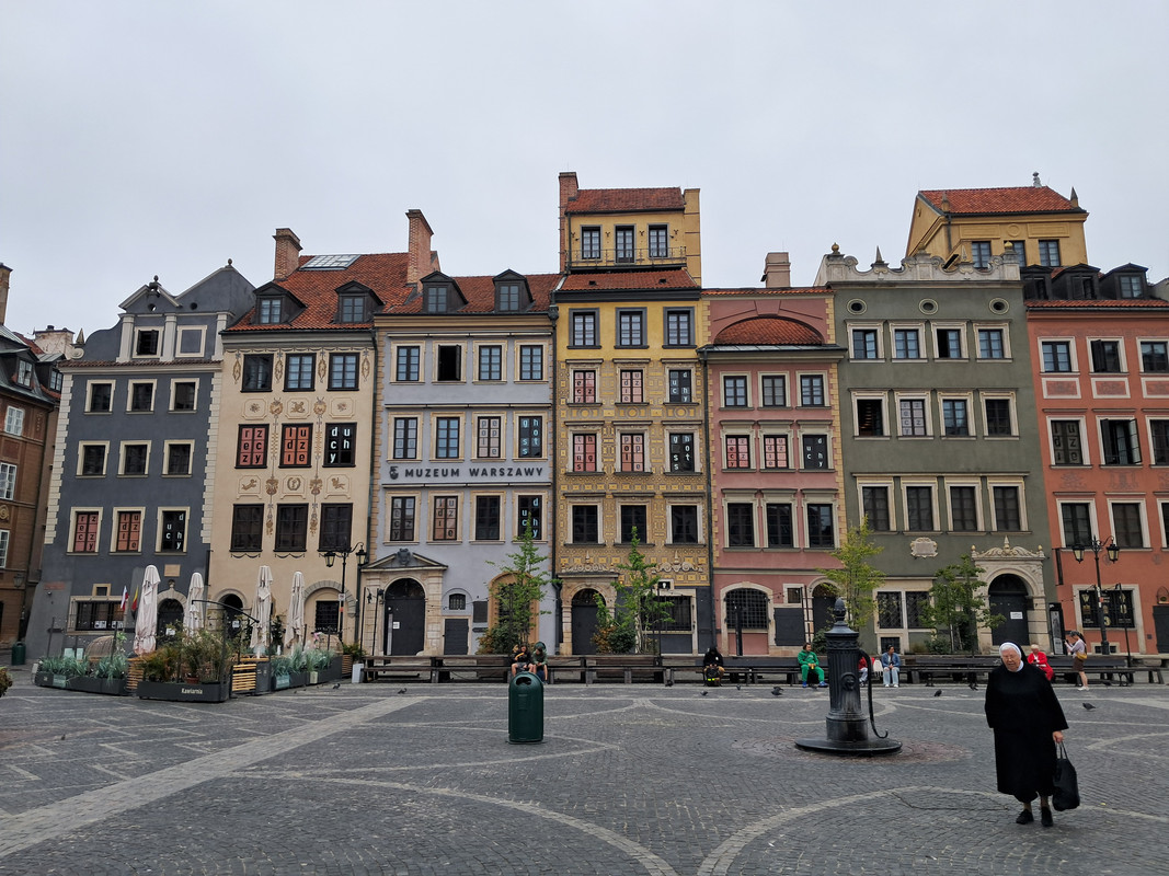 Varsovia 2024 la ciudad Fénix que resurgió de sus cenizas. - Blogs of Poland - Dia 1-Palacio Real, centro histórico y Free tour. (16)