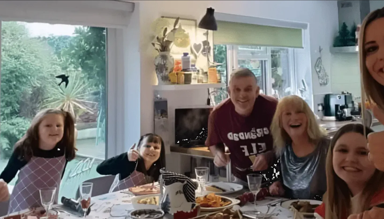 Abuelita cobra cena de Año Nuevo a su familiares: esto son sus precios