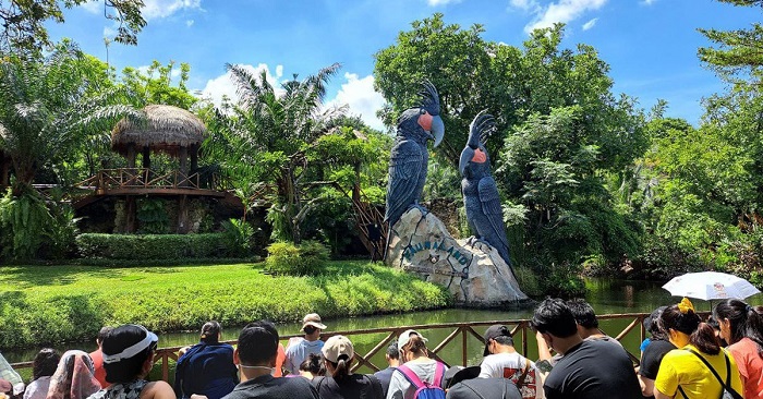 Faunaland Ancol menawarkan beragam koleksi satwa dari berbagai daerah.