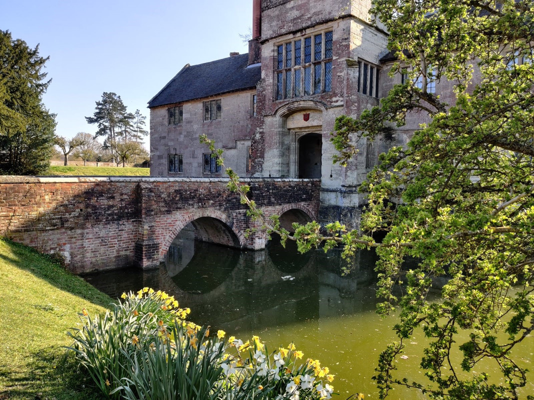 stroll-National-Trust-Baddesley-Clinton