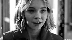 https://i.postimg.cc/cJTSrWXk/emma-myers-family-sw-itch.gif