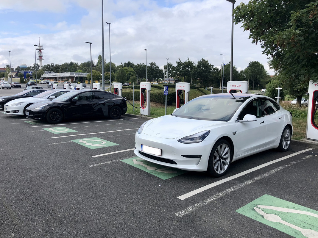 84408513-8066-4DD2-B356-047C087DB5B6