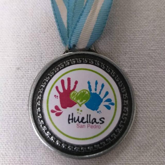 MEDALLA-HUELLAS