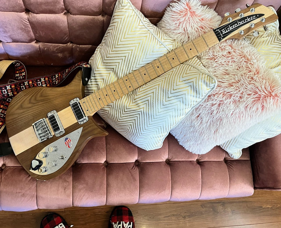 09D8031F-74B4-48AE-8E3B-5F60208B7C1A