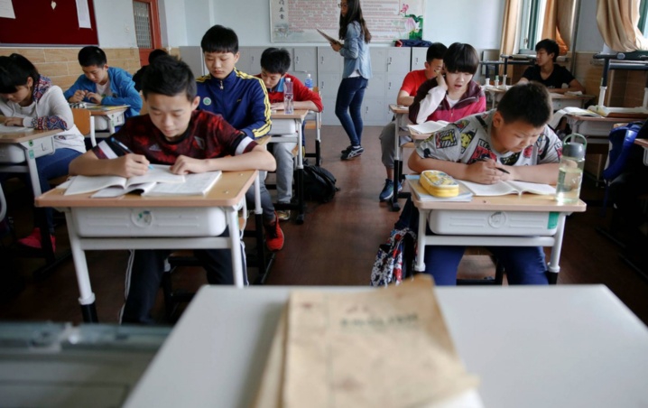 China: Papá llora luego de que su hijo reprueba un examen de matemáticas