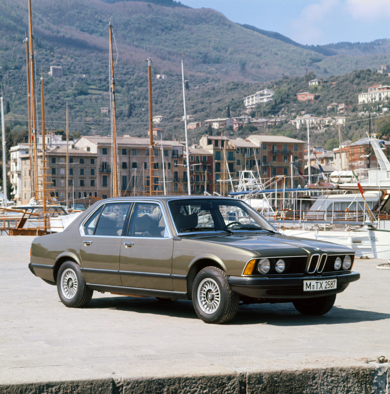 P90458357_highRes_the-new-bmw-7-series