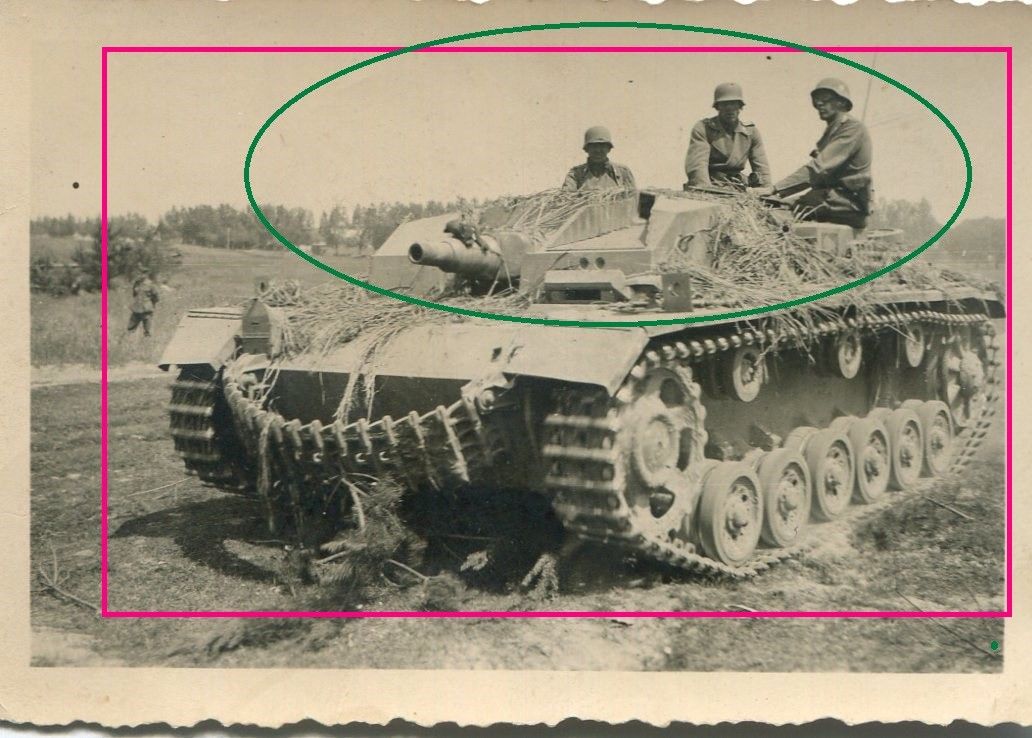 FOTO PANZER TANK Sturmgeschütz Soldaten mit Brille