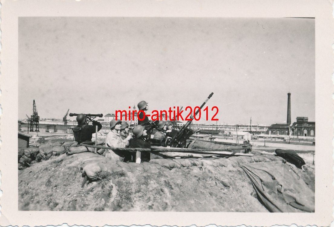 Foto, Luftwaffe, Flakgeschütz mit Abschussringen in Feuerstellung