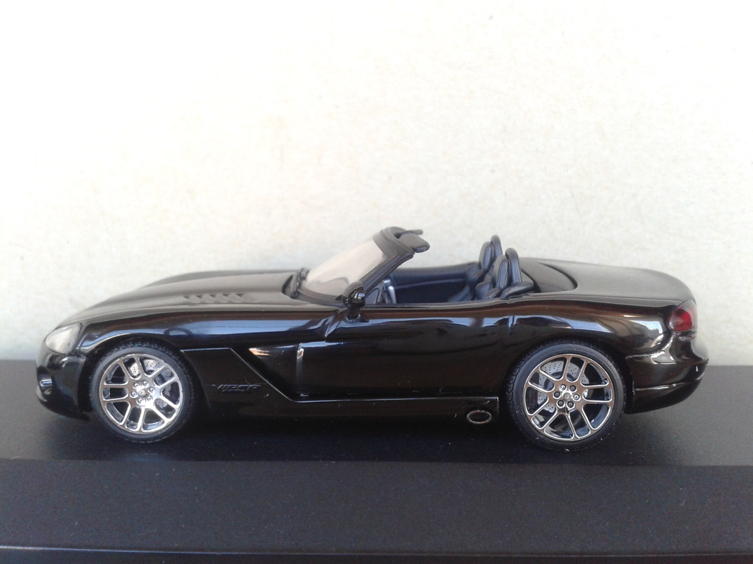 2003 Dodge Viper Mk III SRT-10 Cabrio (Auto Art) (12)
